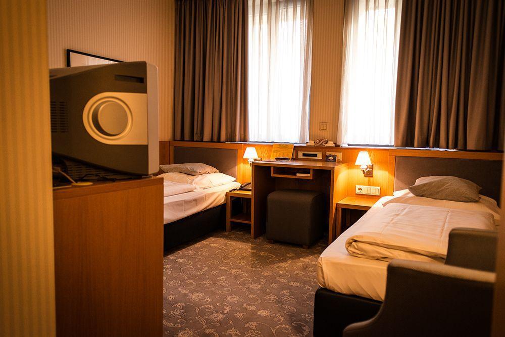 Townhouse Hotel Frankfurt nad Menem Zewnętrze zdjęcie